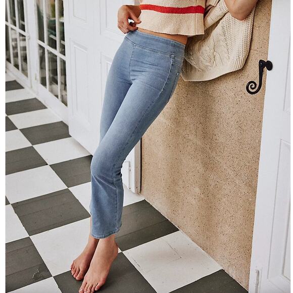 FREE PEOPLE We The Free In My Feelings Cropped Slim Flare Jeans {3Y35} - Picture 1 of 5